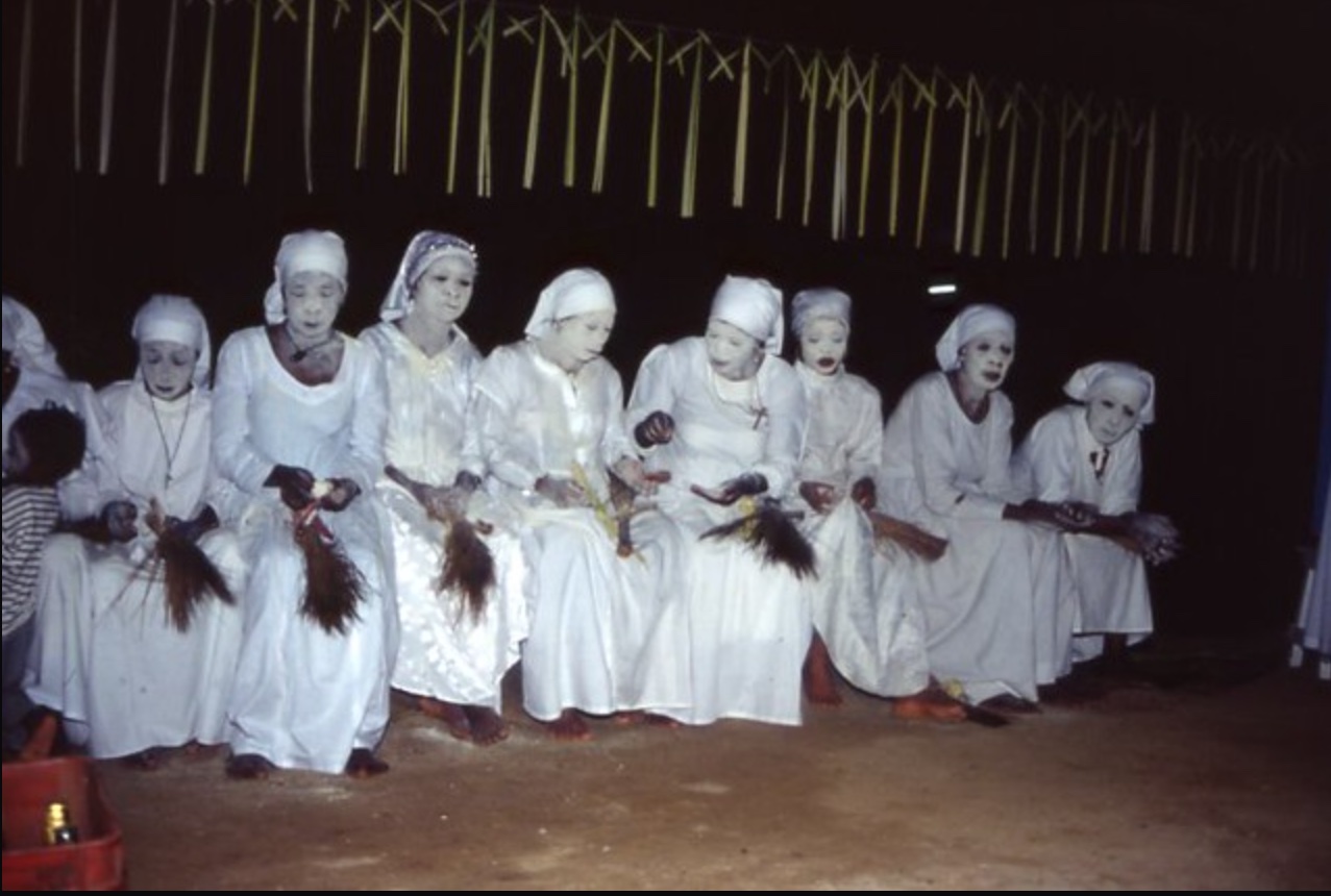 Ceremonia de Bwiti con iboga en Gabón. Foto de Giorgio Samorini.