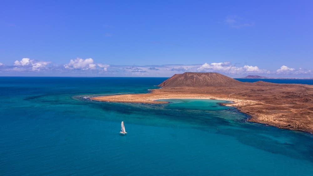 La isla de Lobos, frente a Corralejo.